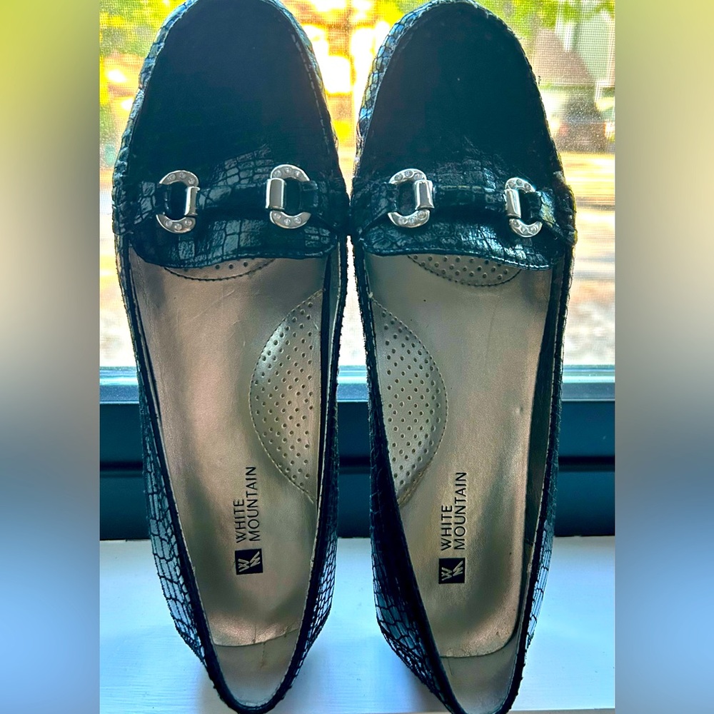 White Mountain Textured Black Loafers for Women